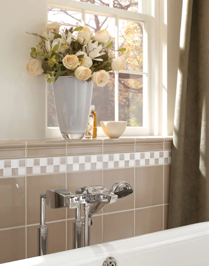 Bordüre Villeroy & Boch 1475 CS24 Creative System braun weiß 6,5x20 cm I.Sorte Bordüre Villeroy & Boch 1475 CS24 Creative System braun weiß 6,5x20 cm I.Sorte